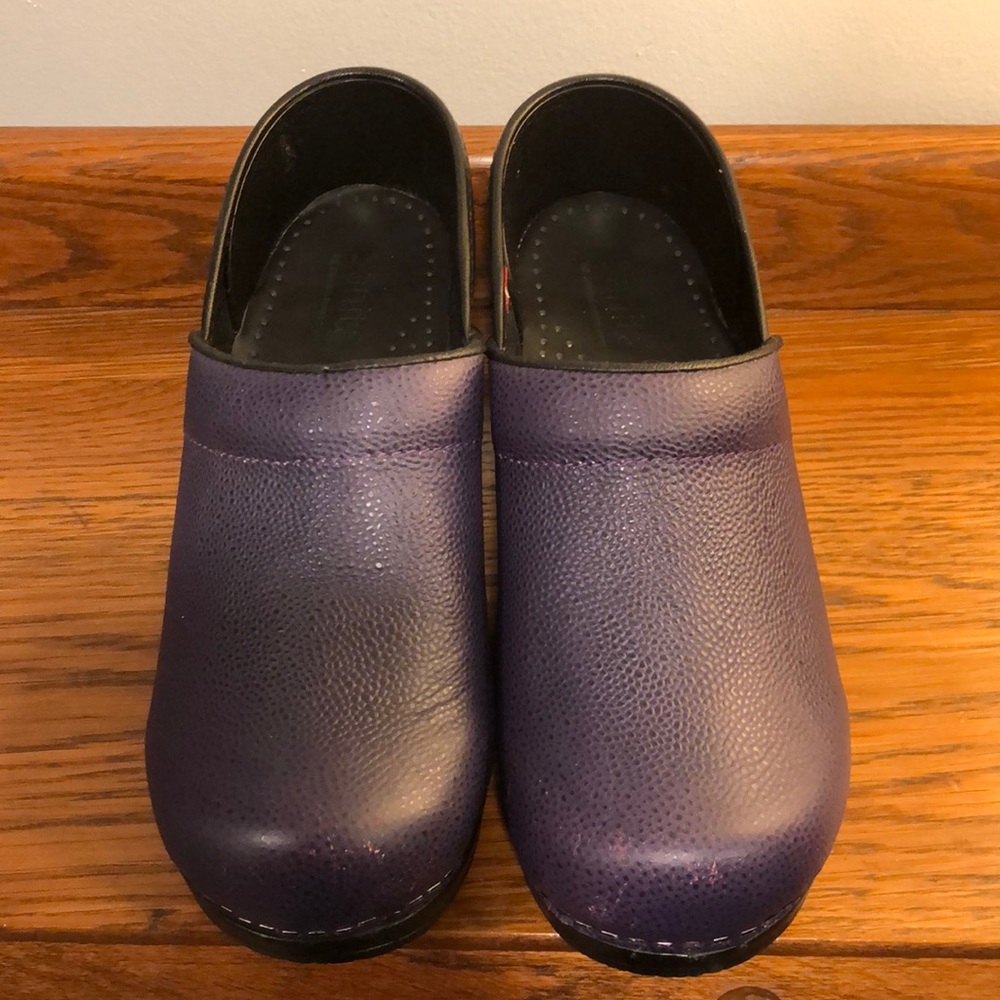 Sanita clogs size 8 like new condition